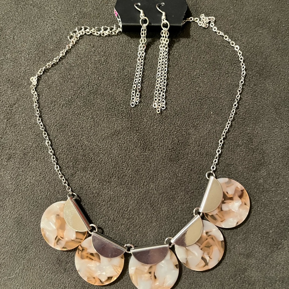 Chic Silver and Cream Necklace Set